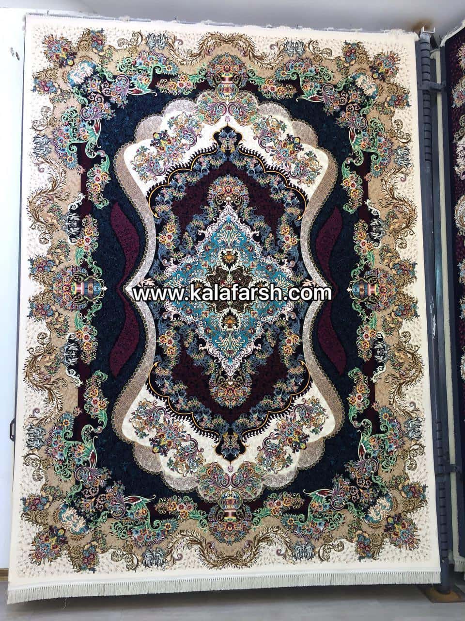 فرش ماشینی طرح زیبای چشمک 1200 شانه