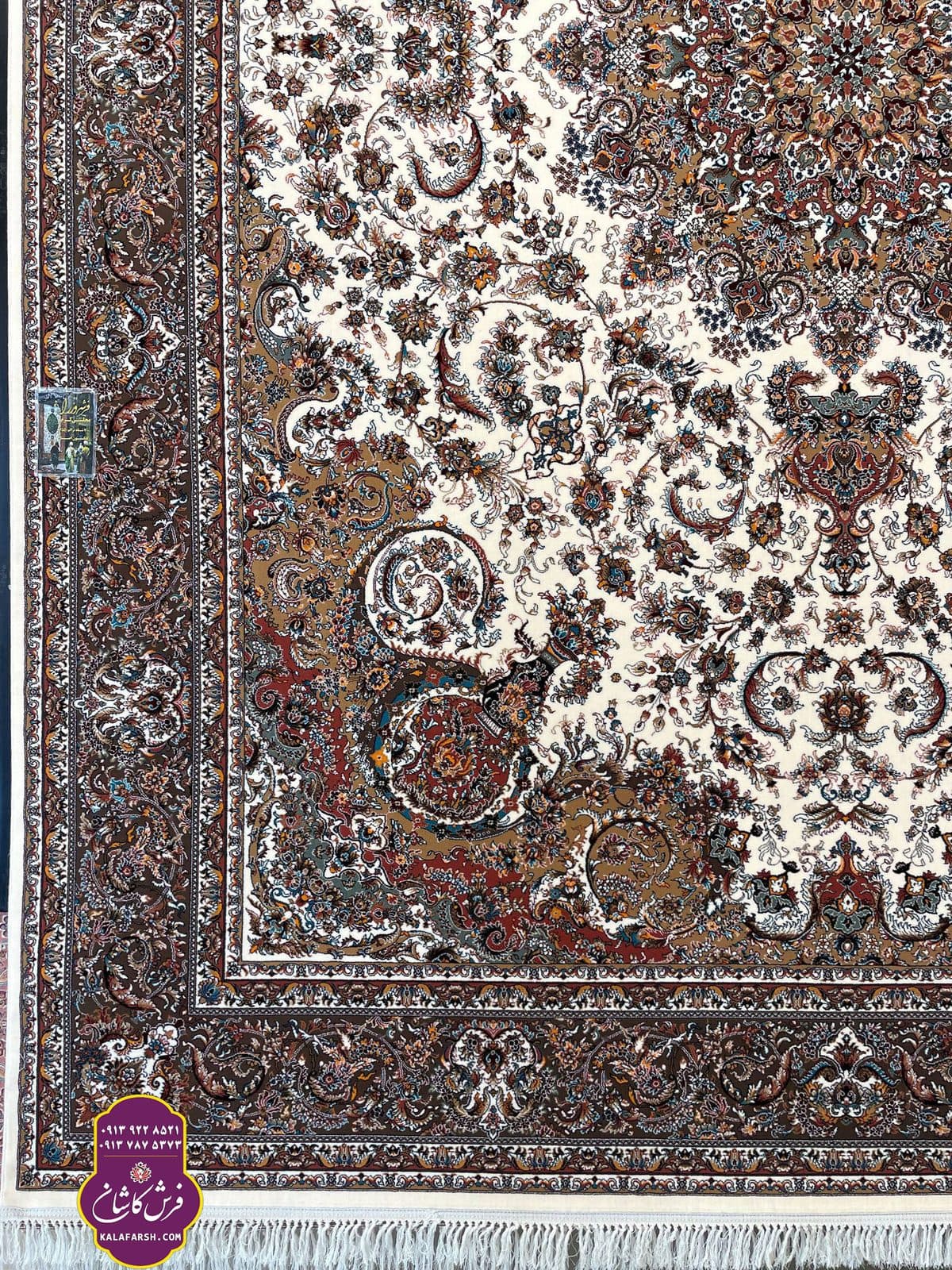 تصویر فرش ماشینی طرح مجلسی کرم 700 شانه — نمای 1