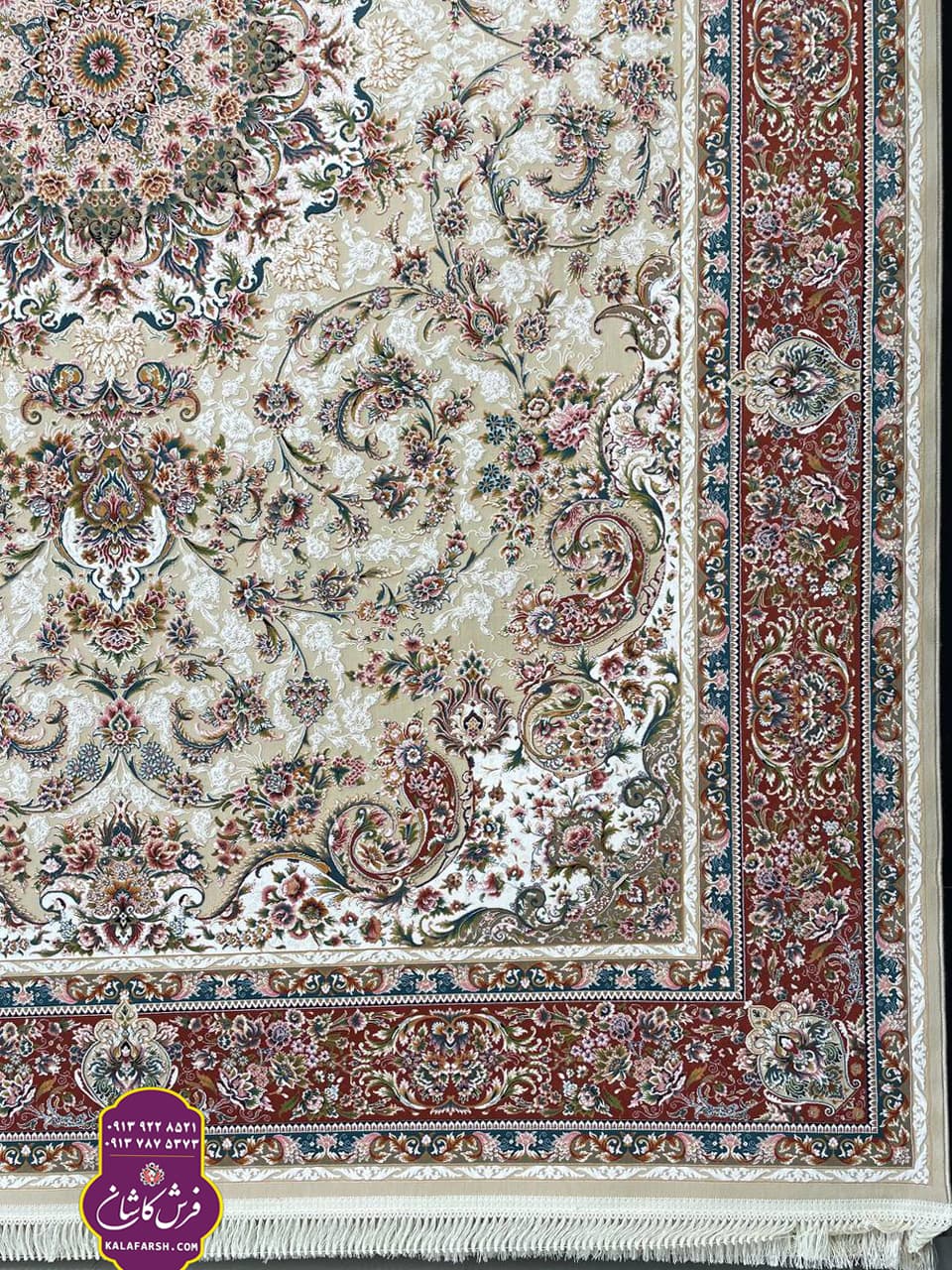 فرش آیلین کرم حاشیه گلبهی 1200 شانه گل برجسته