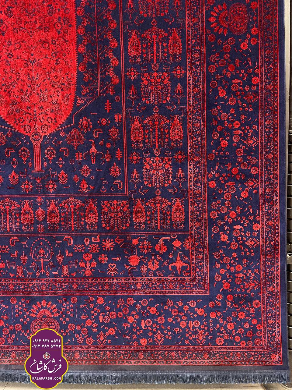 فرش کد 1045 سرمه ای 1200 شانه گل برجسته
