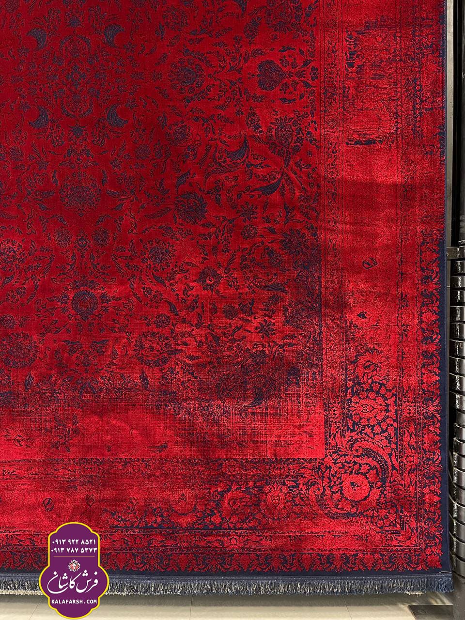 فرش کد 1055 لاکی 1200 شانه گل برجسته