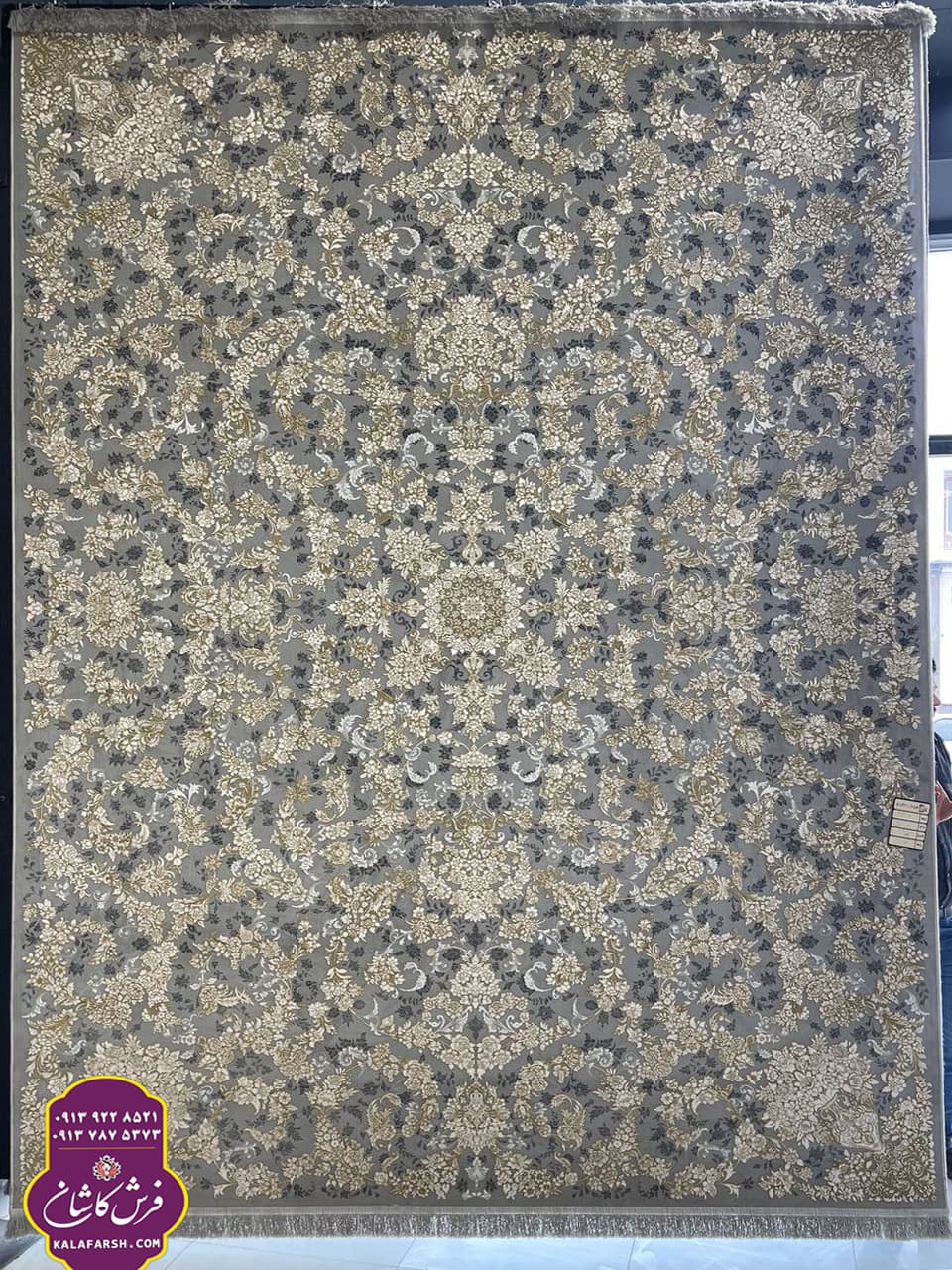تصویر فرش رز زغالی 1200 شانه گل برجسته — نمای 1