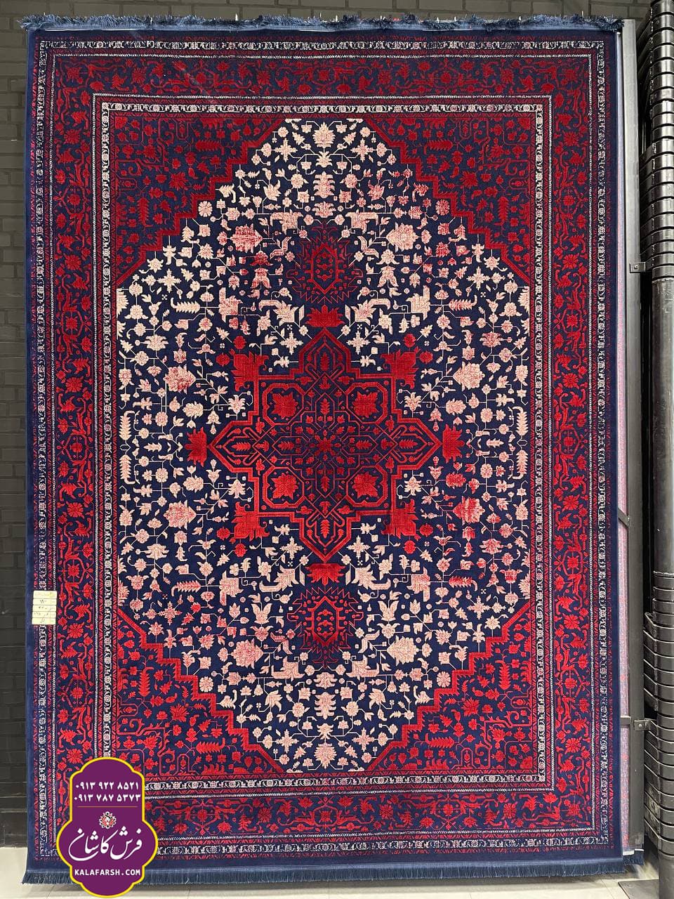 تصویر فرش کد1065 لاکی 1200 شانه گل برجسته — نمای 1